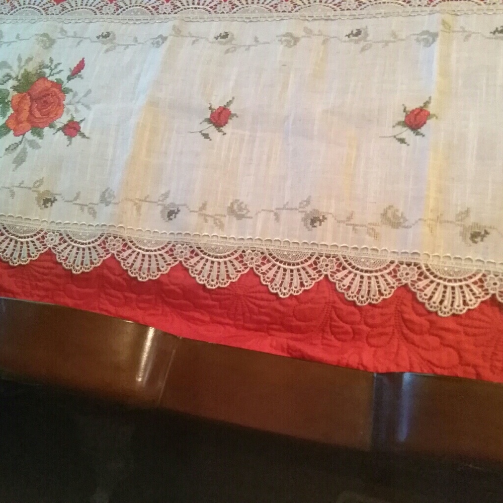 Beatiful table runner